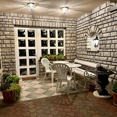 Ello Guest house